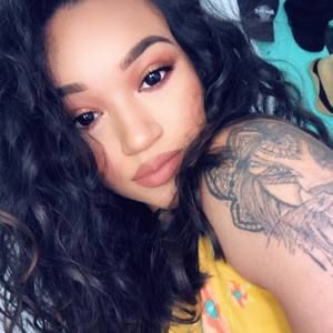 Meet your Posher, Yasmine